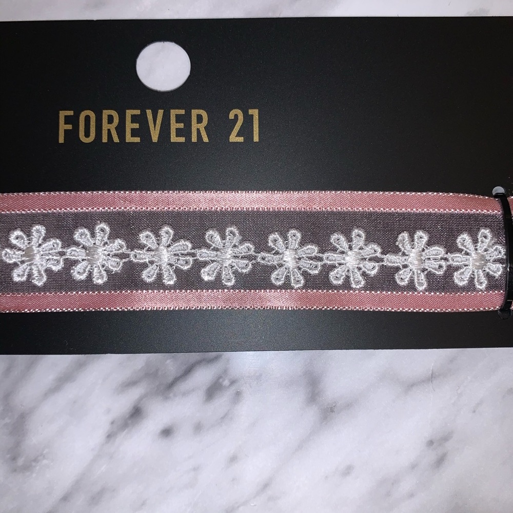 Forever 21 flower choker 🌸🌸